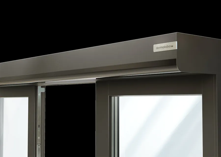 Puerta automática corrediza de vidrio dormakaba