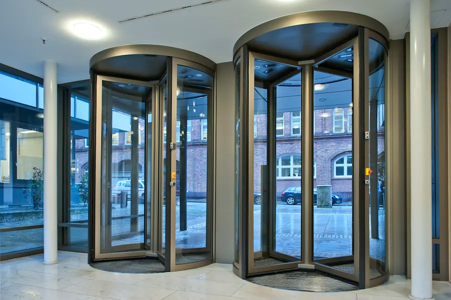 Puertas giratorias de seguridad dormakaba