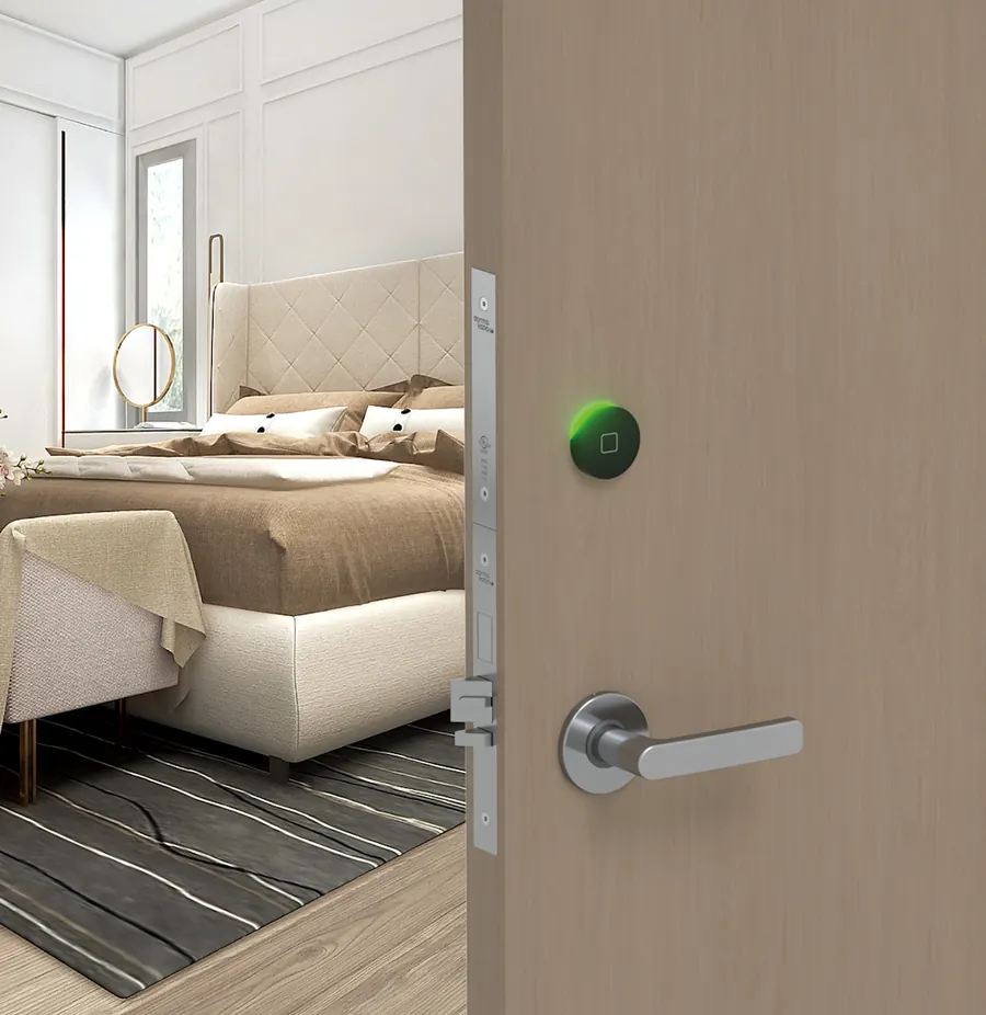 Cerradura electrónica en la puerta de una habitación de hotel