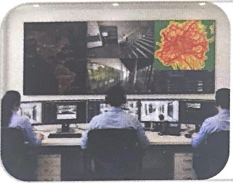 Sala de monitoreo con videowall y puestos de operador